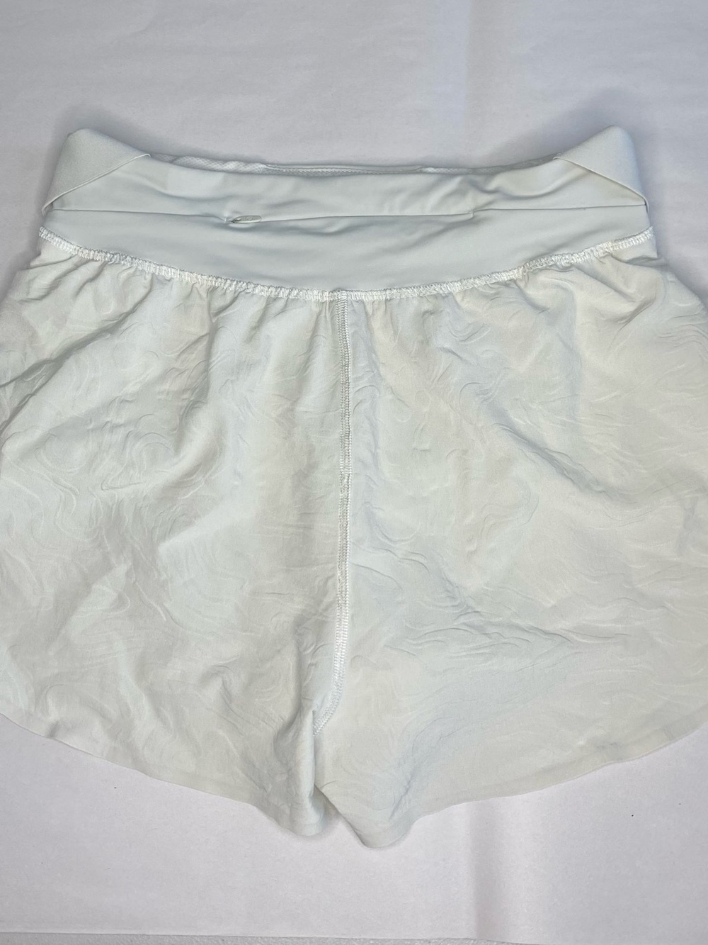 Lululemon Fast and Free High-Rise Short 2" Airflow Emboss Size 4 Running - Picture 4 of 8
